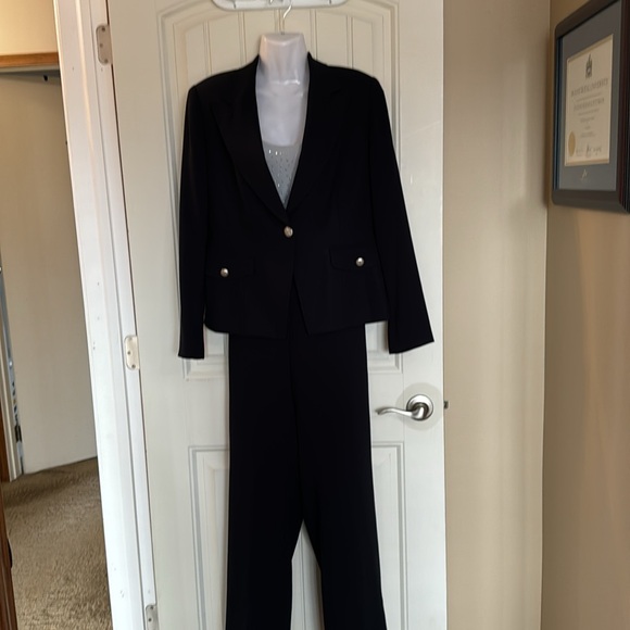Navy 3 piece Suit. Blazer, Panta and Skirt. - Picture 4 of 14